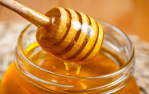 12 Ways Honey Can Up Your Beauty Game
