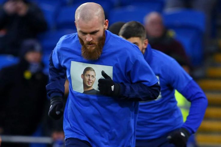 Cardiff players warm up in T-shirts bearing the image of missing Argentine footballer Emiliano Sala