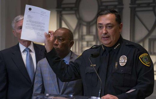 FBI to investigate Houston police officers after deadly drug raid
