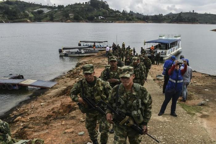 Colombia's army chief General Nicacio Martinez says there has been a misunderstanding over the controversial order