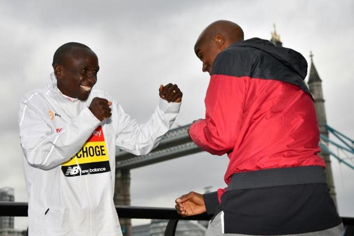 Kenya's Eliud Kipchoge (L) and Britain's Mo Farah will go head to head in the 2019 London Marathon
