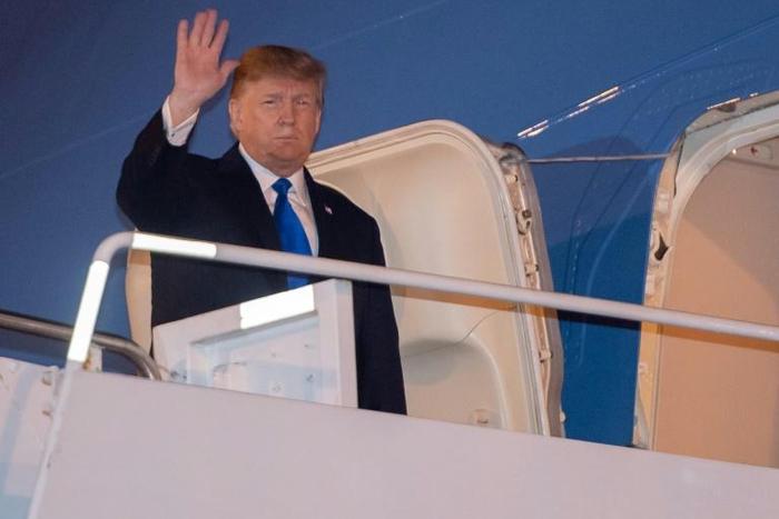 US President Donald Trump disembarks from Air Force One in Hanoi ahead of his summit with North Korean leader Kim Jong Un