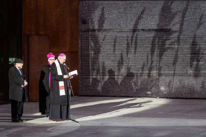Polish Archbishop Stanislaw Gadecki (R, pictured Marhc 2014) said he had met with "victims of clergy sexual abuse" and that it was necessary to "respond appropriately to the painful facts"