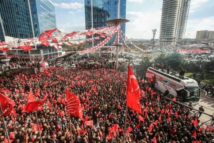 Opposition CHP candidate Ekrem Imamoglu travelled to the capital Ankara to be greeted by supporters after tallies showed he was ahead in the race for Istanbul