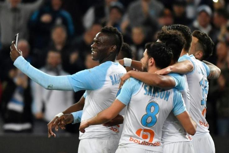 Balotelli takes a selfie with teammates after scoring