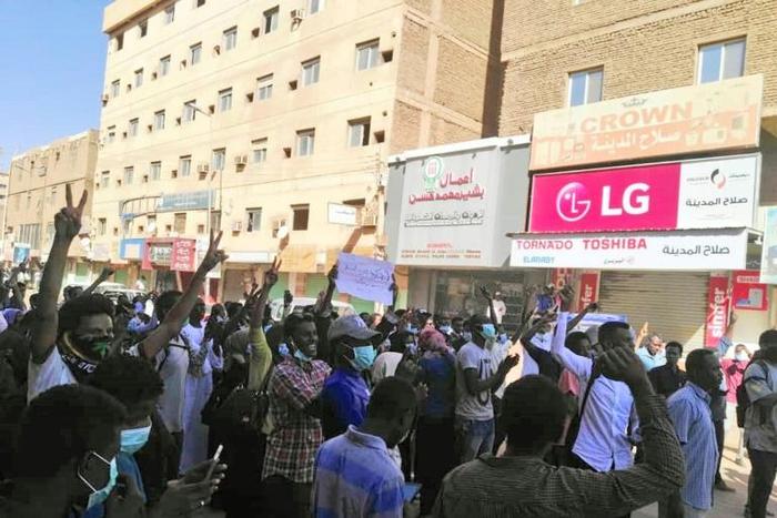 Protesters chant slogans during an anti-government demonstration in Sudanese capital Khartoum on January 6, 2019