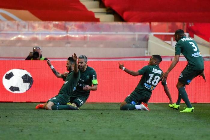 Remy Cabella celebrates scoring Saint Etienne's second goal
