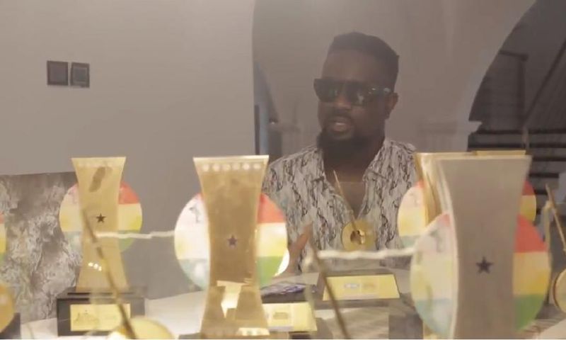 Sarkodie with his VGMA Awards