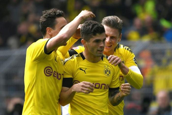 Christian Pulisic opened the scoring as Borussia Dortmund took the Bundesliga title race to the wire with a 3-2 win over Fortuna Duesseldorf