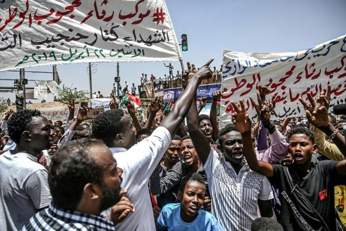 Despite the ousting of long-time leader Omar al-Bashir, Sudanese protesters have kept up their demonstrations calling for the military to hand over rule to a civilian government