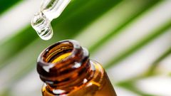 How to Use Tea Tree Oil For Acne