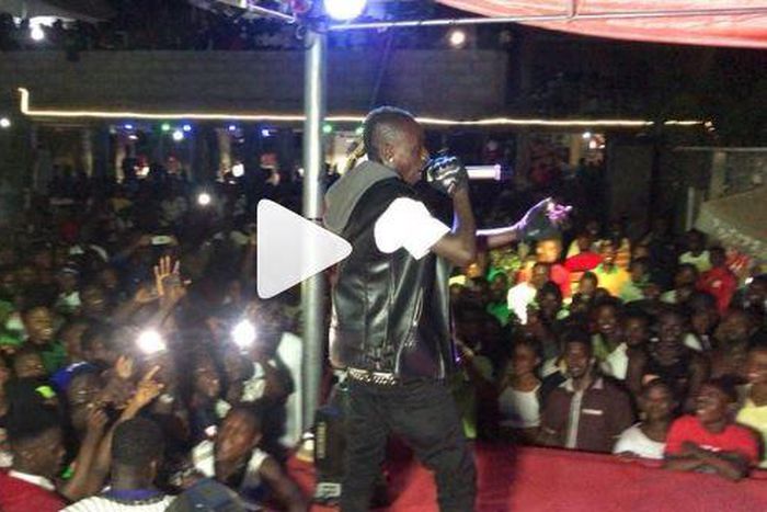 Patapaa forgets his skopatomana lyrics live on stage