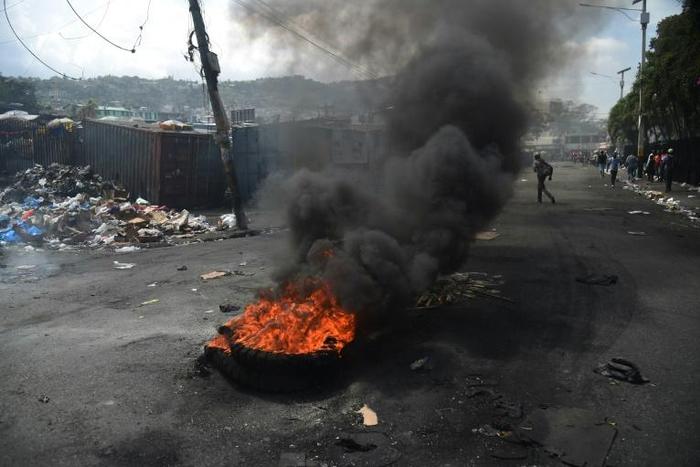 Since February 7, 2018, at least seven people have died as Haiti has been plunged into political crisis, with everyday life paralyzed by protests and barricades in the largest towns