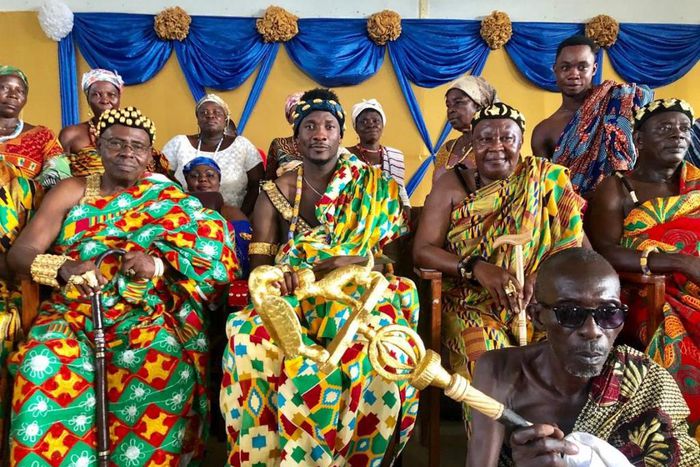 Andre Ayew congratulates Gyan on enstoolment as chief