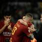 Roma legend Daniele De Rossi (C) and coach Claudio Ranieri (R) bid farewell at the Stadio Olimpico
