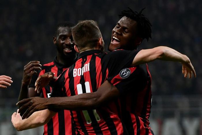 Fabio Borini (C) celebrates with Tiemoue Bakayoko (L) and Ivorian midfielder Franck Kessie after scoring at the San Siro