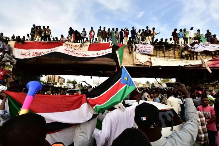 Sudanese protestors have kept up a sit-in outside army headquarters in Khartoum since April 6