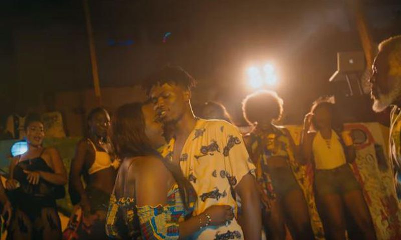 Kwesi Arthur in Porpi video