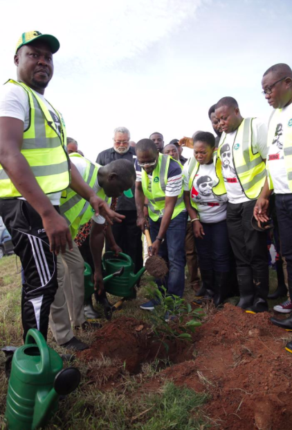 Rawlings plants trees in parts of Accra to mark this year's June 4 anniversary