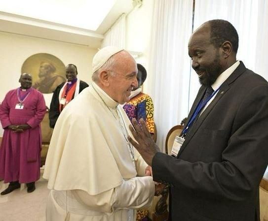 Pope Francis surprises Sudanese leaders as he kneels down to kiss their feet (photos)