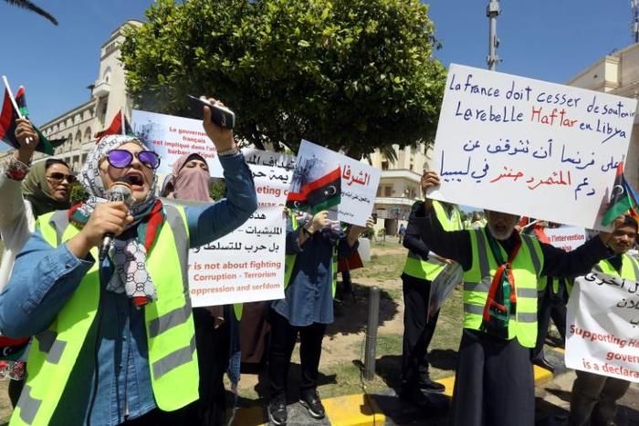 "Yellow vest" protesters in the Libyan capital say France is backing military strongman Khalifa Haftar who has launched an offensive to seize Tripoli