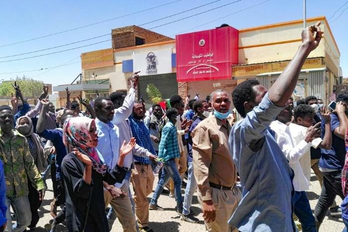 Sudanese protesters chant slogans as they respond to a call to march on the army headquarters in Khartoum
