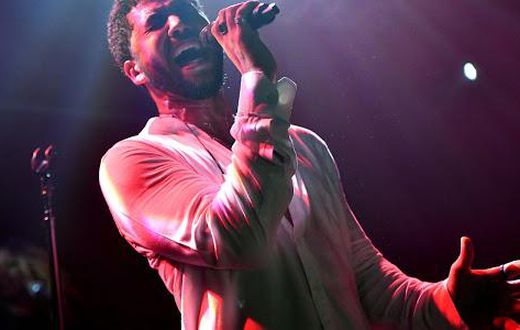 Jussie Smollett gives defiant concert days after reporting attack