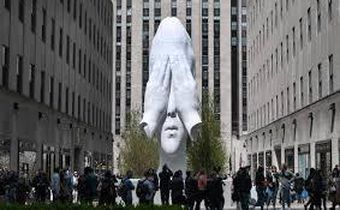 With sculpture, Frieze expands to Manhattan
