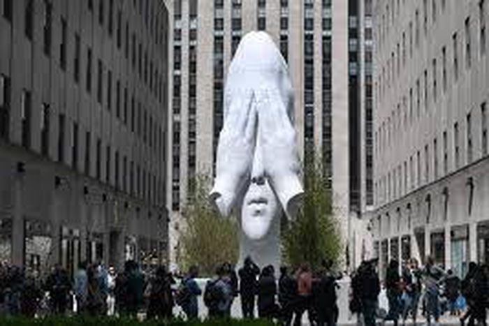 With sculpture, Frieze expands to Manhattan