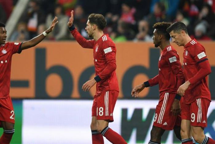 David Alaba (L) celebrates with Leon Goretzka (C) after the Austrian defender scored the winning goal