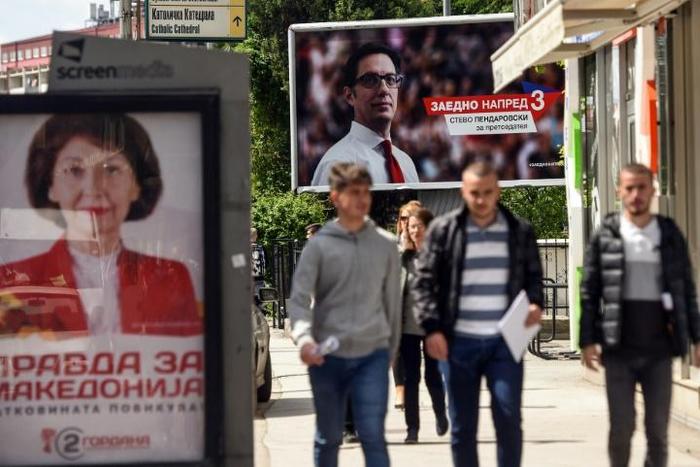 The first round of voting last month was a tie between the candidate favoured by the ruling Social Democrats and his right-wing rival