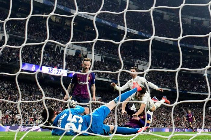 Ivan Rakitic dinks in the winning goal for Barcelona