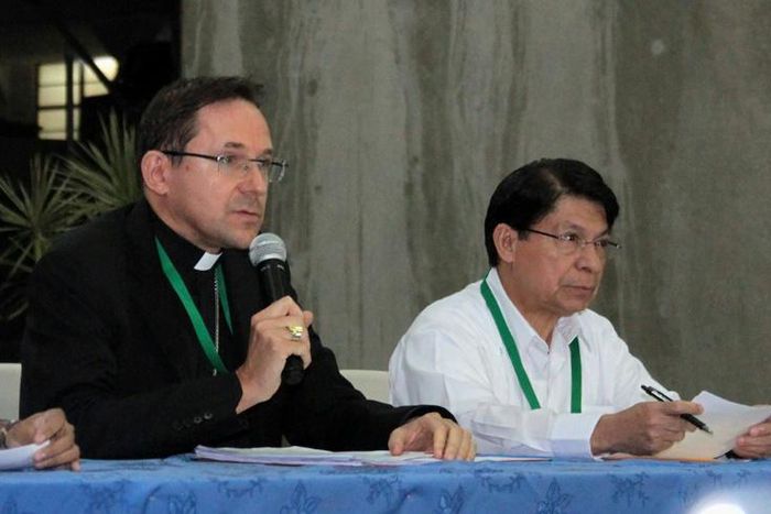 Vatican ambassador Waldemar Sommertag (L) and Nicaraguan Foreign Minister Denis Moncada announce a breakthrough in peace talks between the government and opposition