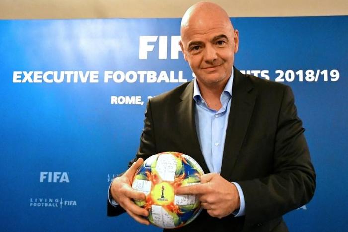 FIFA president Gianni Infantino hopes to win support for a 48-team 2022 World Cup at a meeting in Miami this week