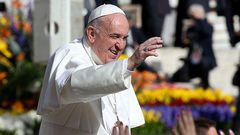 Pope Francis urges hairdressers and beauticians to stop gossiping