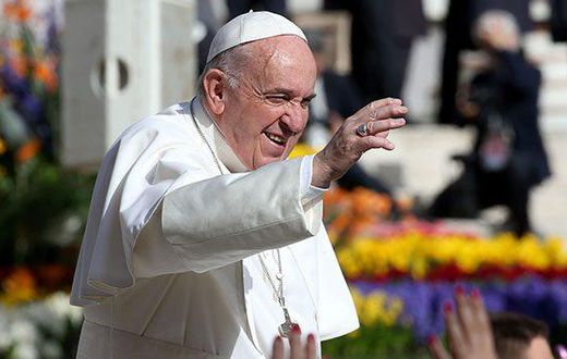 Pope Francis urges hairdressers and beauticians to stop gossiping