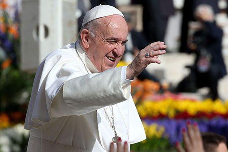Pope Francis urges hairdressers and beauticians to stop gossiping