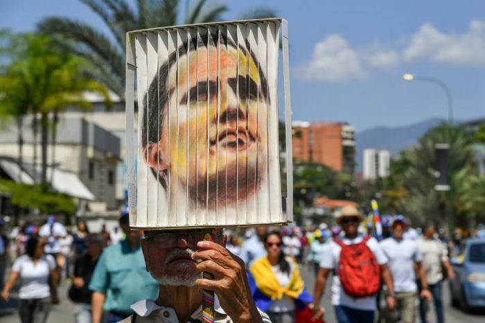Venezuelans turn out in Caracas to await the return of opposition leader Juan Guaido