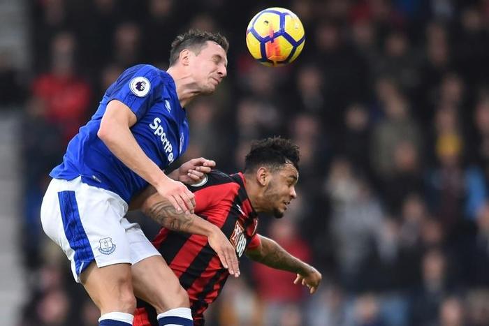 Phil Jagielka (left) in Premier League action