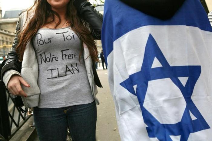 Halimi was tortured for three weeks. The slogan on the woman's T-shirt reads "For you, our brother Ilan"