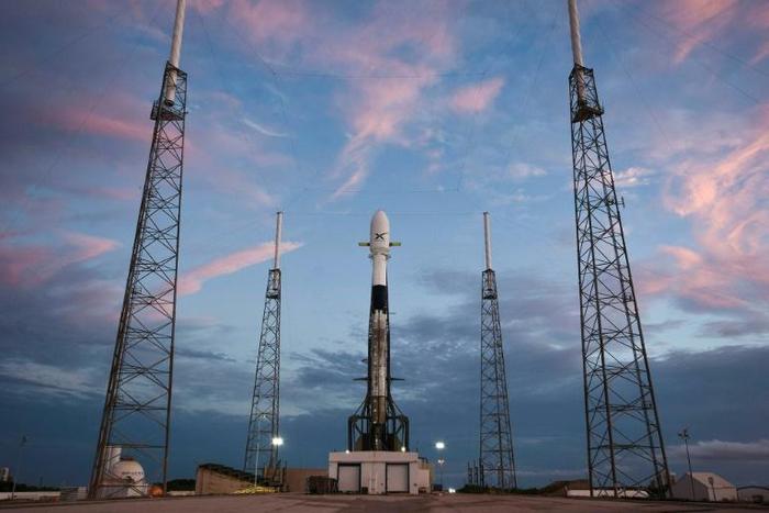 A SpaceX Falcon 9 rocket took off from Cape Canaveral in Florida wiuth 60 satellites on board