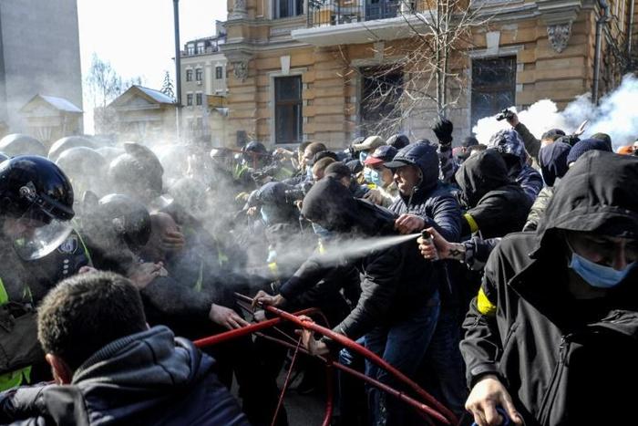 Activists of the Ukrainian far-right party National Corps clash with police outside the office of Ukrainian President Petro Poroshenko in Kiev on Saturday