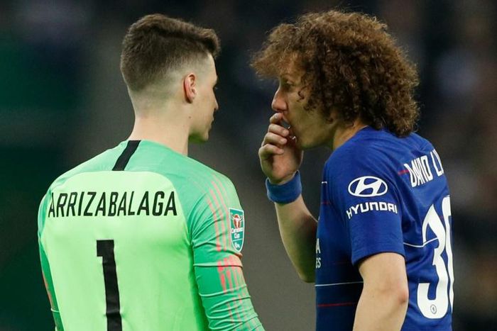 Chelsea goalkeeper Kepa Arrizabalaga (left) talks with defender David Luiz during the League Cup final against Manchester City at Wembley
