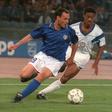 US defender Jimmy Banks, who died Friday, tracks Italy striker Salvatore Schillaci at the 1990 World Cup