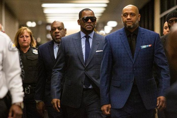 R. Kelly sent back to jail after hearing on child support