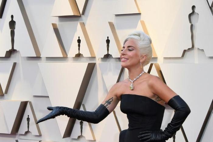 Lady Gaga oozed Holylwood glamour on the Oscars red carpet -- she is nominated for best actress and best original song for "A Star Is Born"