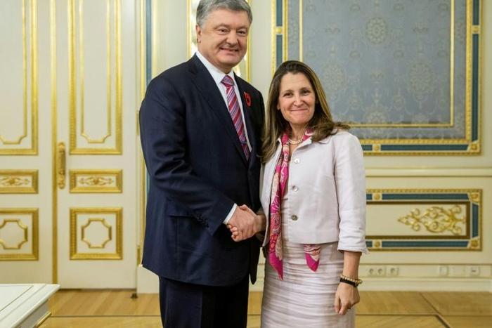 Canadian Foreign Minister Chrystia Freeland (R) shakes hands with shows Ukrainian President Petro Poroshenko during her visit to Kiev, where she affirmed her country "fully supports Ukraine's sovereignty"