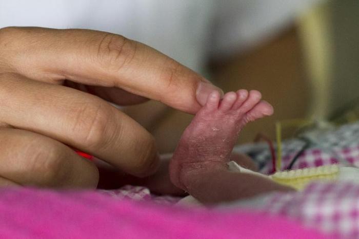 The survival rate of the smallest babies is substantially lower for boys compared with girls