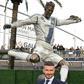 Former Los Angeles Galaxy star David Beckham was honoured with a statue unveiled saturday at the Major League Soccer