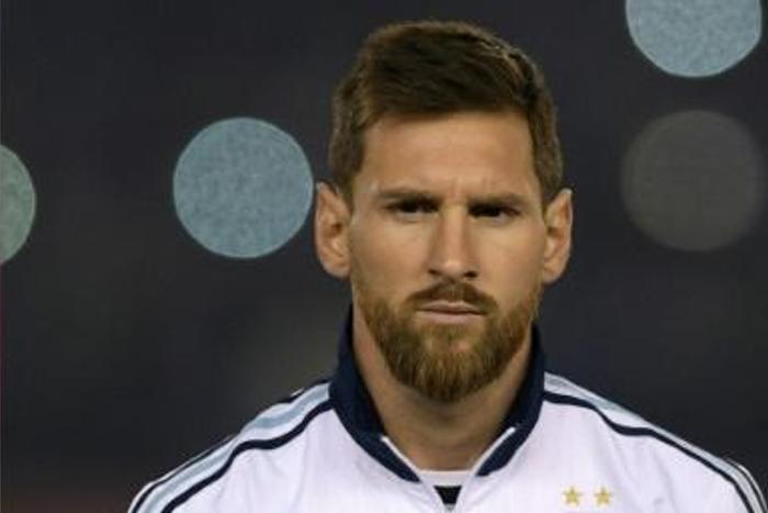 Police distraction: Cristiano Ronaldo and Lionel Messi